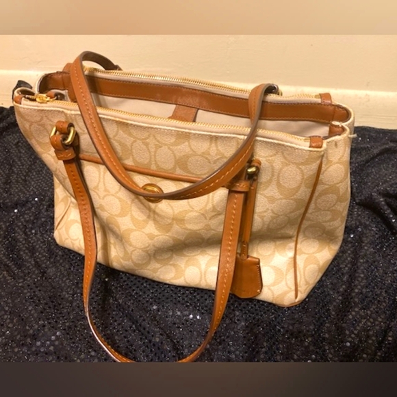 Elegant Tan and Cream Women's Bag - Picture 1 of 16